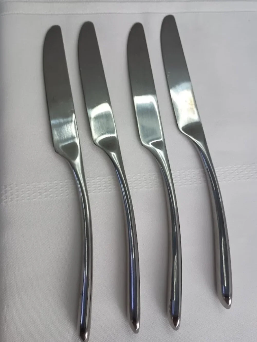 Set of Four Hampton Silversmiths Stainless Dinner Knives with Curved Handles